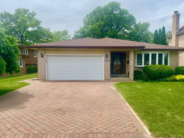 9242 N Washington St, Niles, IL 60714