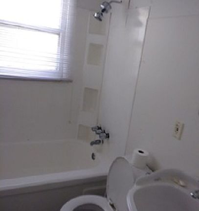 4th image of 1084 Louis Ave