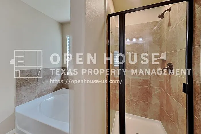 19715 Seabury Path Ct — Photo 12