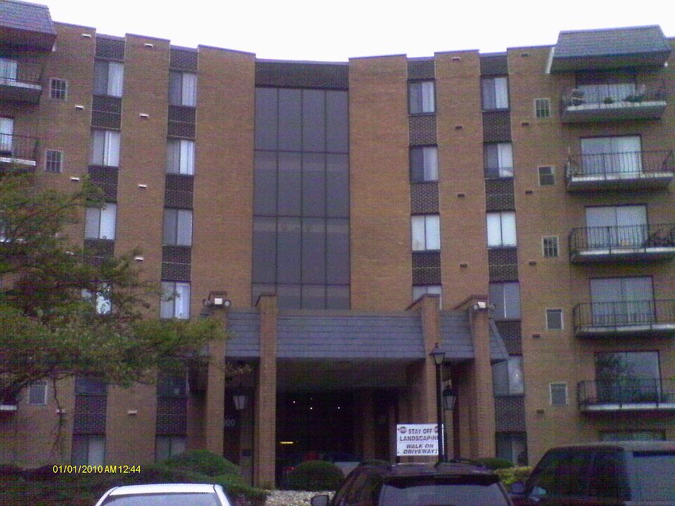 1st image of 900 W Sunset Dr APT 413