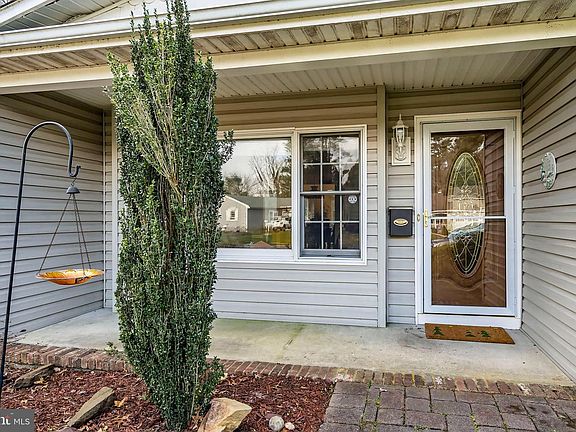 5th image of 41 Edinburgh Dr