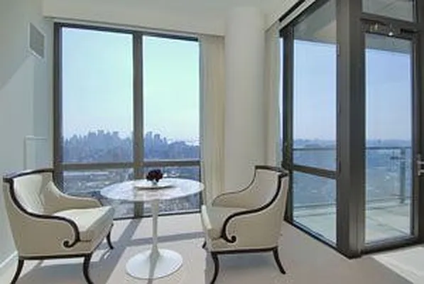 Rented by BLU Real Estate | media 16