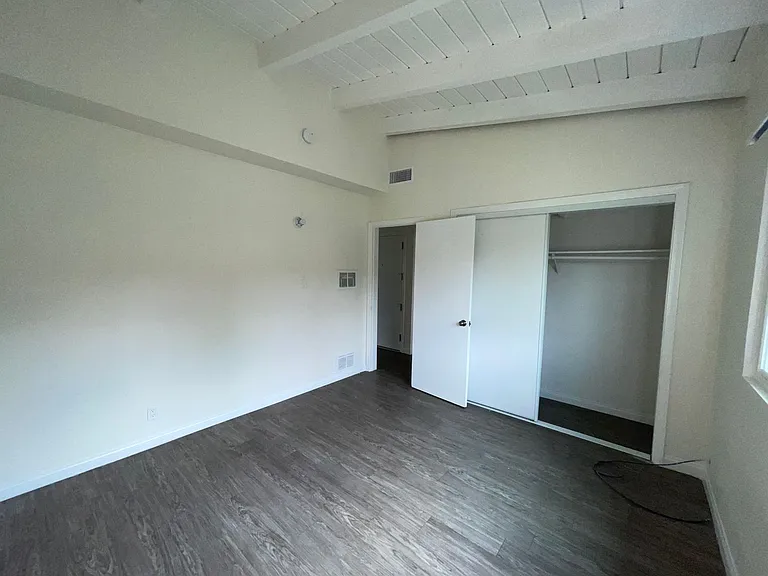 10235-10239 Darby Ave — Photo 6