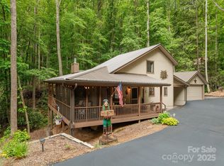 141 Creekside Dr, Maggie Valley, NC 28751