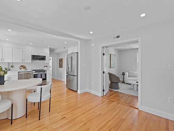 4th image of 3 Hillside Ave #2