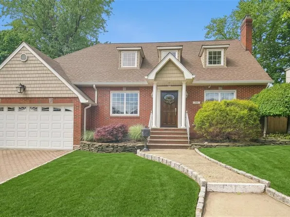346 Roosevelt Ave, Hasbrouck Heights, NJ 07604