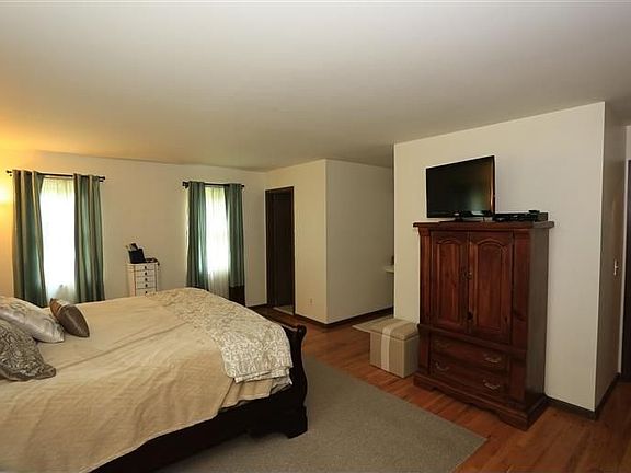 5th image of 7094 Old Chapel Dr