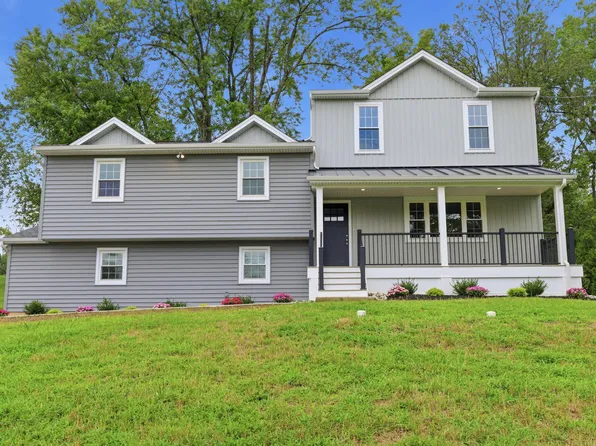 886 Sackettsford Rd, Warminster, PA 18974