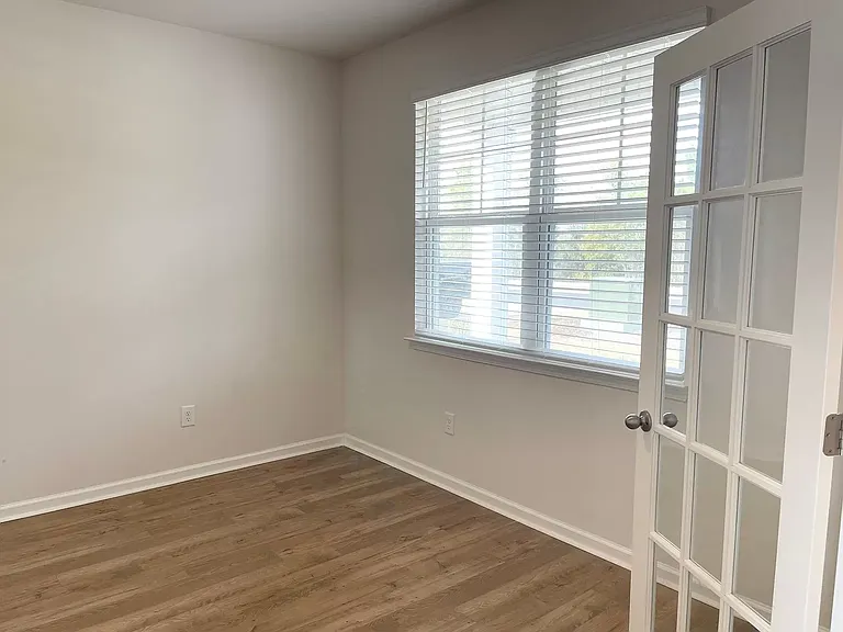 1048 Flintshire Dr — Photo 4