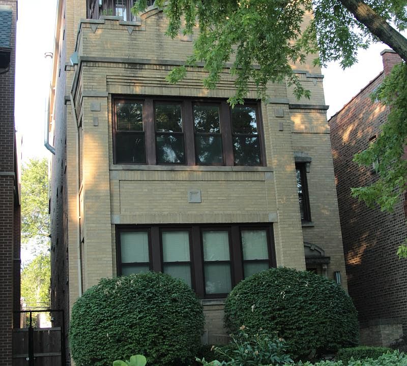 1st image of 3729 N Oakley Ave #1