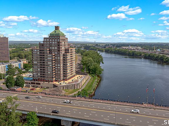 5th image of 235 East River Drive #1501