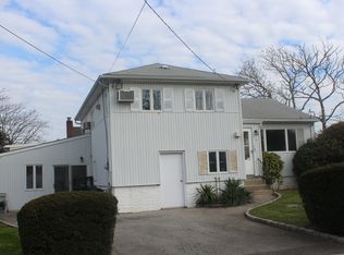 2 Meadow Rd, Inwood, NY 11096