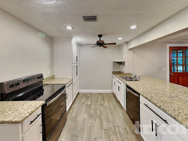 1705 Coppertree Dr — Photo 7