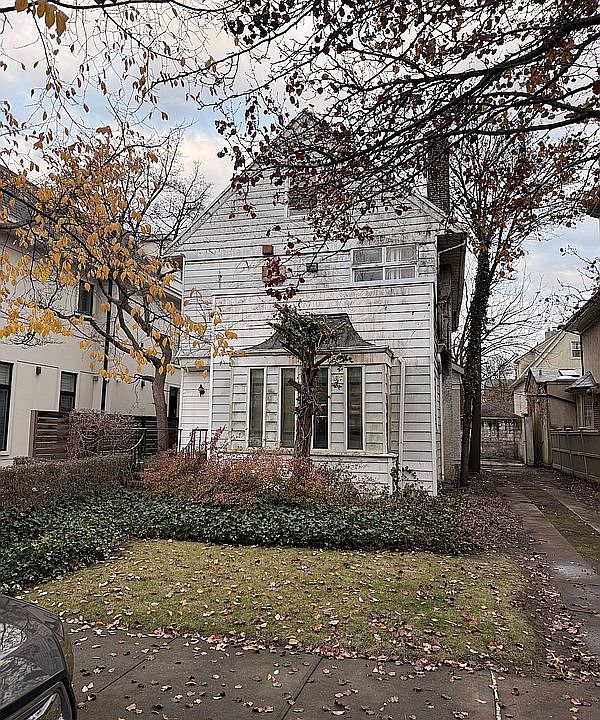 1st image of 1019 E 23rd St