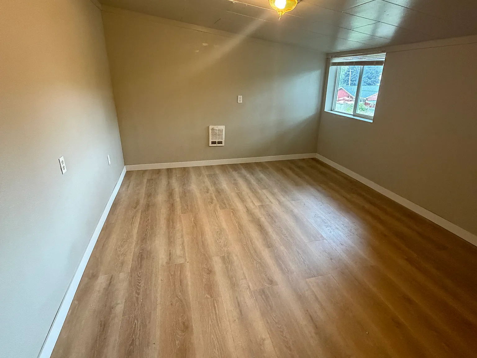 122 S Chehalis St — Photo 3