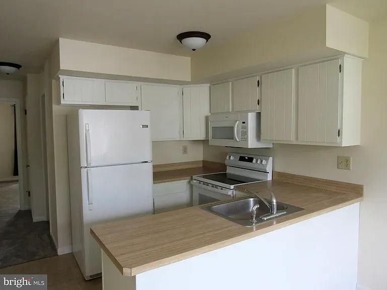 244 Florence Dr — Photo 9