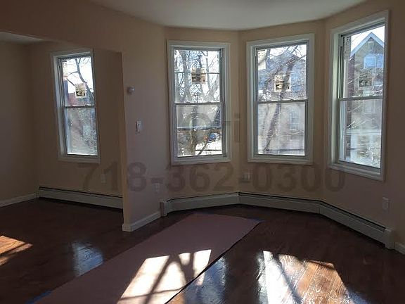 4th image of 963 E 217th St