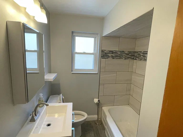 425 James Ave — Photo 9