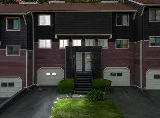 2 Stonegate Dr #F, Branford, CT 06405