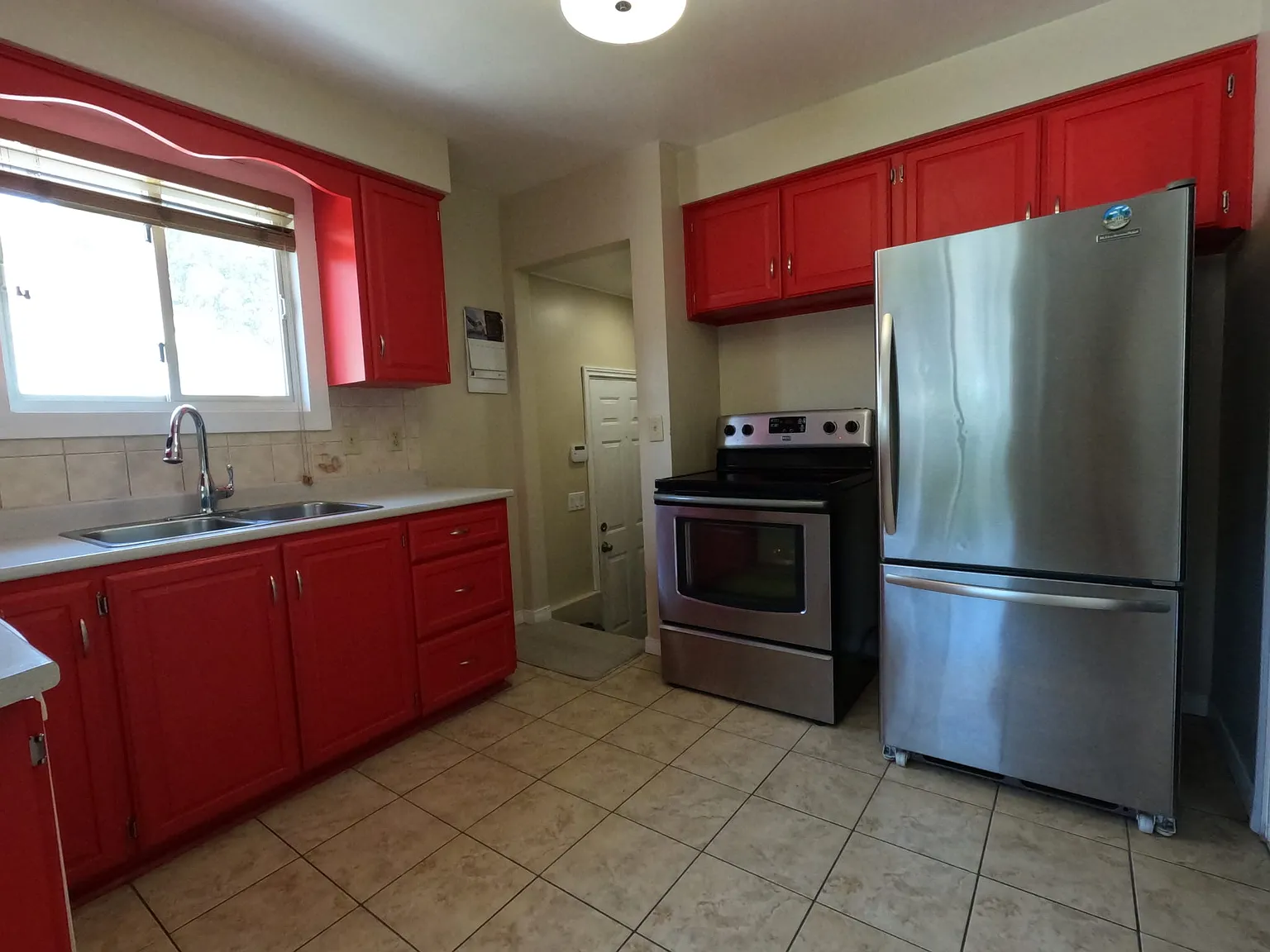 3 bed, 1000 sqft, $1,850 — Photo 3