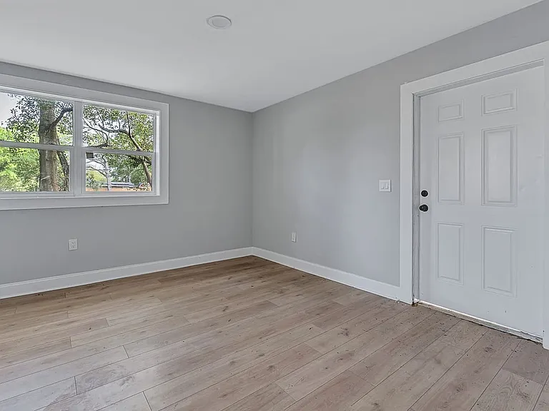 1863 W 29th St — Photo 16
