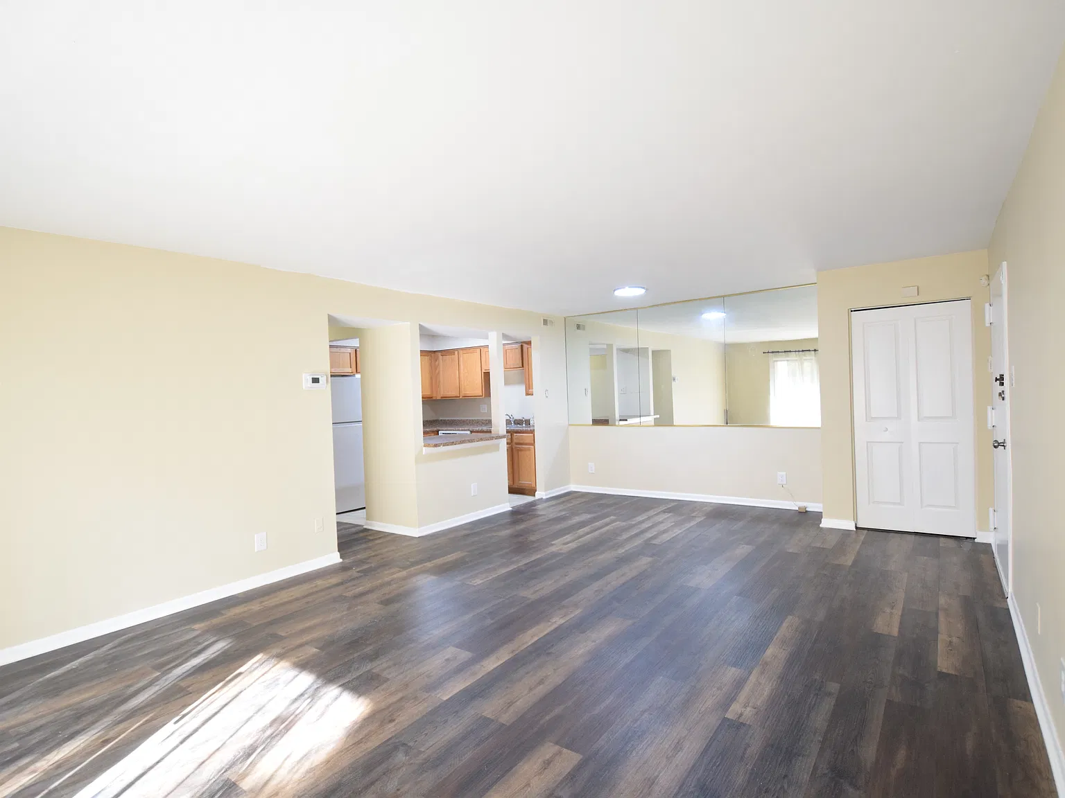 2 bed, 1082 sqft, $2,200 — Photo 3