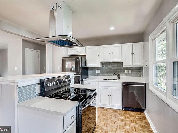 3rd image of 73 Glendora Ct