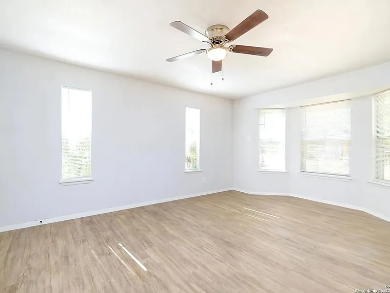 5915 Gabor Dr — Photo 10