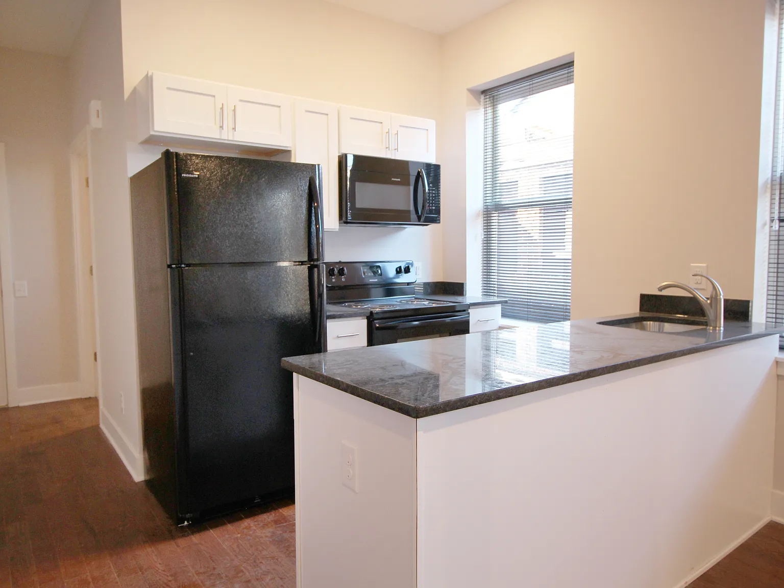 Studio, $1,075 — Photo 3