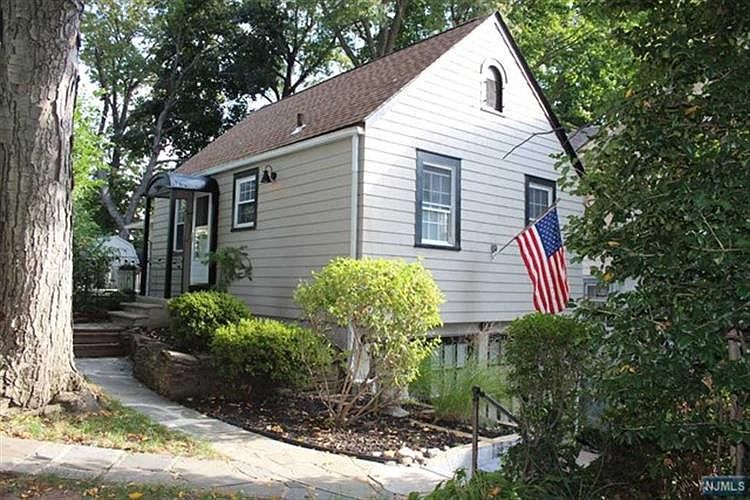 1st image of 14 Essex St