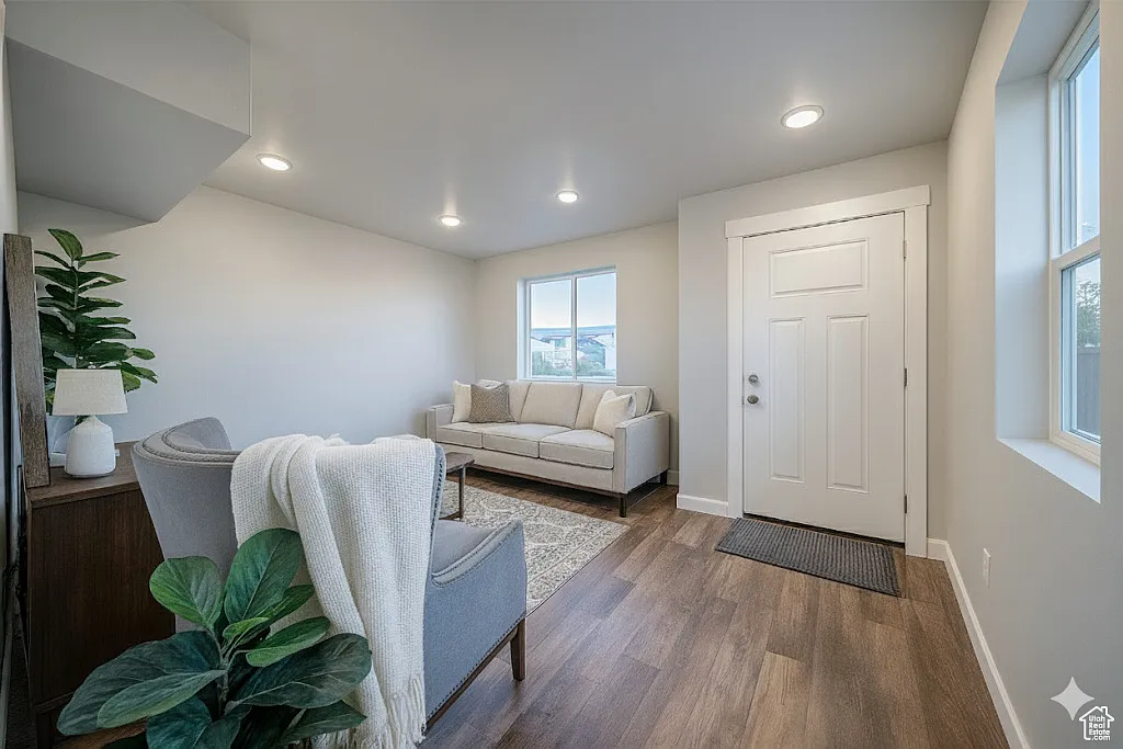 3 bed, 2.5 bath, 1795 sqft, $1,950 — Photo 2