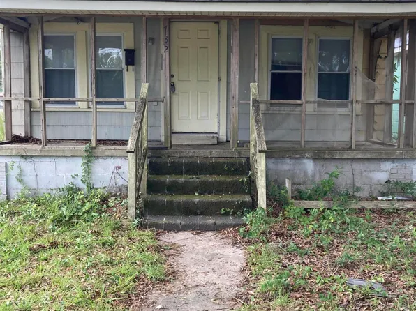 732 N Lord Street, Southport, NC 28461