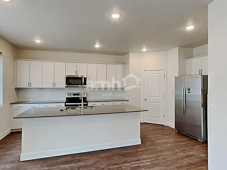 2381 E Frontier St — Photo 5