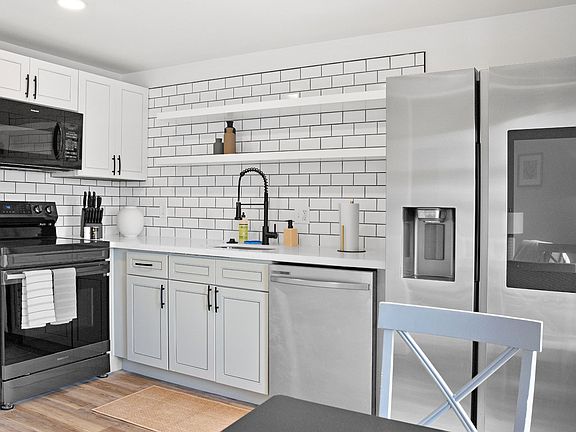 2nd image of 5574 Pershing Ave Floor 1