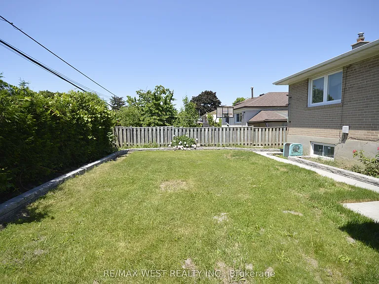 84 Kearney Dr — Photo 2