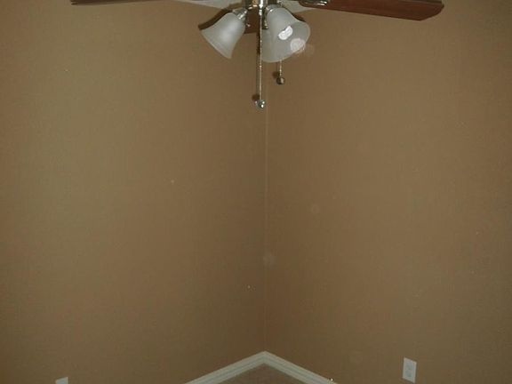 4th image of 5016 Queen Ann Dr