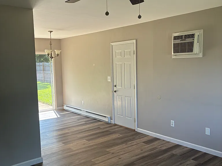 1665 Saratoga Dr — Photo 6