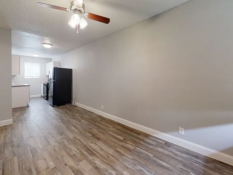 St. Charles Place Apartments — Photo 27