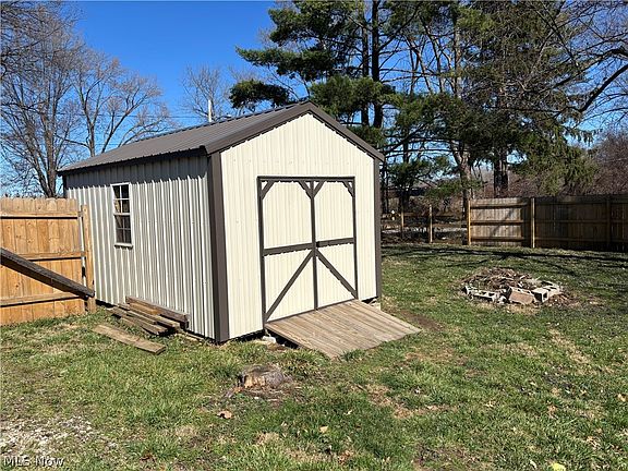 3rd image of 2407 Nesmith Lake Blvd