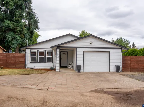 325 Brown St, Woodburn, OR 97071