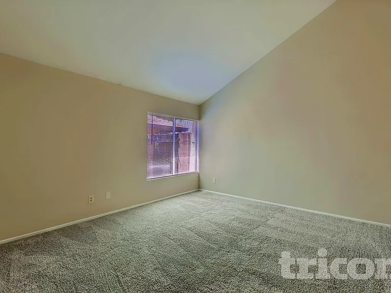 3031 W Mercer Ln — Photo 14