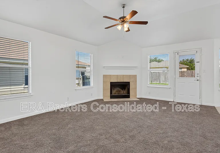 7703 Brisbane Bnd — Photo 5