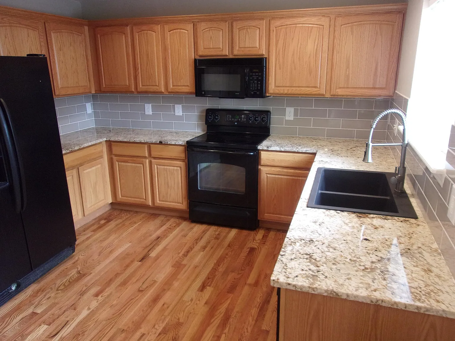 3 bed, 1444 sqft, $2,200 — Photo 3
