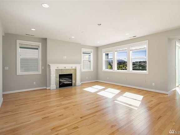 5th image of 1575 14th Pl NE