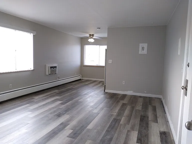 1990 N Beeler St #8 — Photo 22