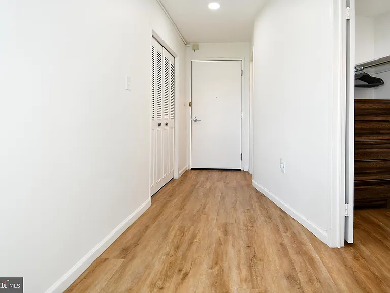 10201 Grosvenor Pl #1702 — Photo 14