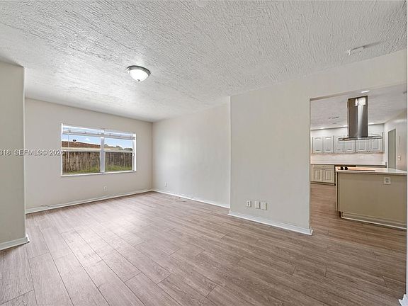 4th image of 1000 NW 17th Ave