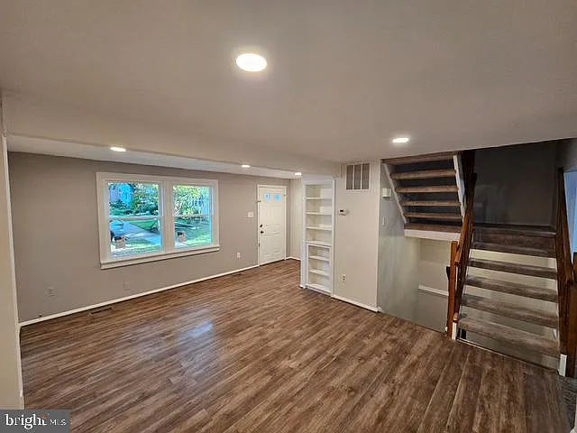 3 bed, 2.5 bath, 1720 sqft, $2,700 — Photo 2