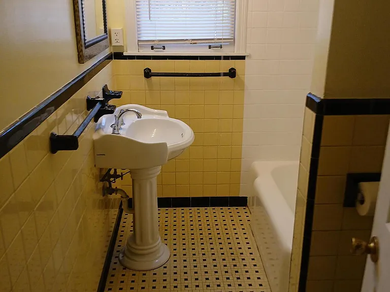 202 Tarragona Way — Photo 15