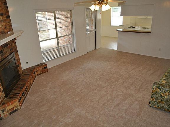 3rd image of 2106 E Washington Irving Dr